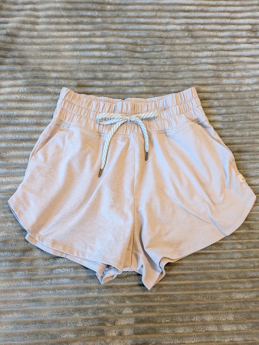 Vuori Halo Performance Shorts DreamKnit Tan Beige Women’s Small - Like New - Picture 6 of 11